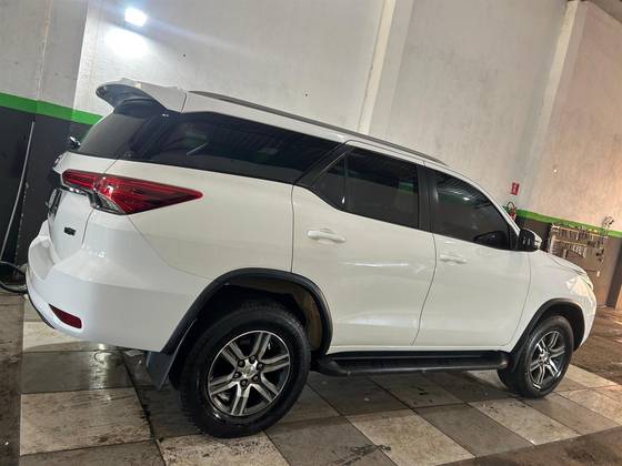 TOYOTA HILUX SW4 2.7 SR 7 LUGARES 4X2 16V FLEX 4P AUTOMÁTICO